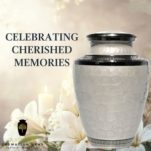 Urne funéraire en métal finition perle blanche pour cendres humaines |   Urne funéraire élégante pour adultes avec bandes argentées |   Fournisseur d'urnes funéraires - Product Image 6