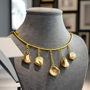 Collar Hasli de oro mate elegante de alta calidad con piedra soñolienta estilo roscado contemporáneo duradero y elegante, para todas las ocasiones - Product Image 3