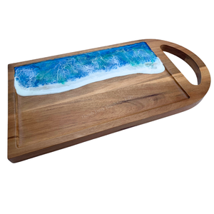 Plateau de service en bois fait main avec design en résine vague océanique, style côtier, vaisselle de cuisine, forme rectangulaire - Product Image 1