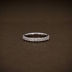 Anillo de Eternidad con Diamantes Cultivados en Laboratorio, Corte Redondo, Banda de Eternidad, Diamantes Certificados, Anillo de Aniversario, Joyería Elegante para Mujer - Product Image 1