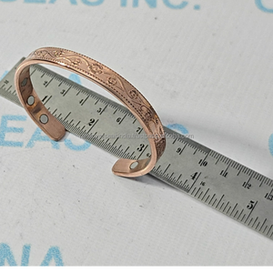 Brazalete Magnético de Cobre de Diseño Minimalista Rana Overseas Inc, Joyería Terapéutica Ecológica, Elegante, Moderna y Ajustable para Bautizo - Product Image 1