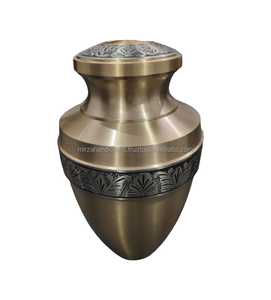 Urna grande de estilo americano hecha a mano de aluminio y latón negro con bolsa de terciopelo hoja grabada para cenizas humanas suministros funerarios - Product Image 4