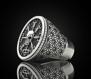 Bague Cocktail Gothique en Argent Sterling 925 Oxydé Noir avec Croix et Moissanite Sertie en Bezel - Product Image 2