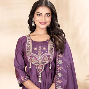 Vestido Anarkali de Seda Romana Cosido con Bordado Intenso y Dupatta con Trabajo de Calado, Elegante Traje Étnico de 3 Piezas para Boda - Product Image 1