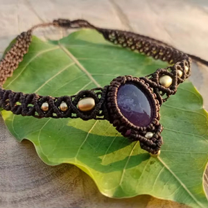 Collier en macramé fait main avec améthyste, pendentif en macramé marron complexe avec pierre précieuse violette, bijoux bohèmes tribaux en cristal de guérison - Product Image 1