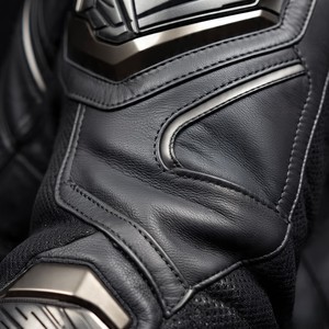 Costume en cuir de vachette robuste pour hommes | Équipement de course ventilé une pièce | Sliders | Équipement de moto de sécurité en gros - Product Image 4