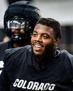 Vente en gros de maillots de football américain personnalisés pour hommes élasthanne de haute qualité avec manches courtes logo personnalisé OEM de dernière conception - Product Image 4