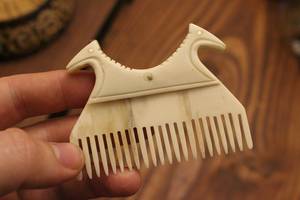 Peine para Barba Vikingo de Hueso de la Mejor Calidad con Funda, Diseño Animal Religioso Tallado en Marfil, Color Natural, 10cm, Tacto Real - Product Image 5