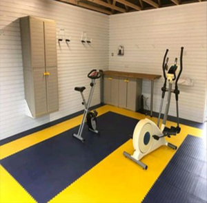 Dalles de sol en PVC plastique antidérapantes et emboîtables pour garage, en vente - Product Image 4