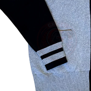 Cardigan universitaire grec en acrylique tricoté à col en V pour femmes, avec logo brodé, et pull varsity coloré à boutons pour hommes - Product Image 3