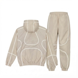 Ensemble coordonné streetwear homme sur mesure, coupe-vent zippé haute visibilité avec bandes réfléchissantes et jogging - Product Image 6