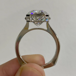 Bague personnalisée en moissanite taille brillant ronde sertie clos, en argent 925, ajustable, plaquée argent, bijoux de fiançailles et de promesse pour femme - Product Image 1