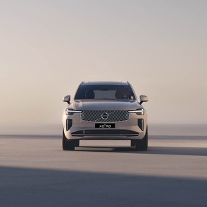 วอลโว่ XC90 รถเอสยูวีหรูหราขับเคลื่อนสี่ล้อ ประสิทธิภาพสูง สำหรับครอบครัว เกียร์อัตโนมัติ คุณภาพพรีเมียม รถใหม่และรถมือสอง สำหรับส่งออก - Product Image 2