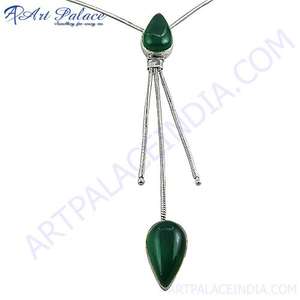 Impresionante collar con colgante fino en ónix verde con detalles en plata - Product Image 1