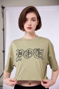 เสื้อยืดครอปท็อปสีเขียวมะกอกสำหรับผู้หญิง คอกลม แขนสั้น สไตล์ลำลอง พิมพ์ลายตัวอักษร ทรงปกติ ระบายอากาศได้ดี ผ้าเจอร์ซีย์ 100% ผ้าฝ้าย สำหรับฤดูใบไม้ผลิ - Product Image 3