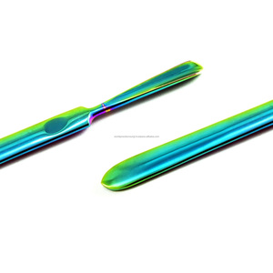 Ensemble d'outils repousse-cuticules double tête en acier inoxydable réutilisable pour manucure et pédicure avec finition arc-en-ciel - Product Image 5