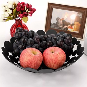 Nouvel Arrivage – Bol décoratif à bord ondulé blanc 16x12x5 pouces - Product Image 4