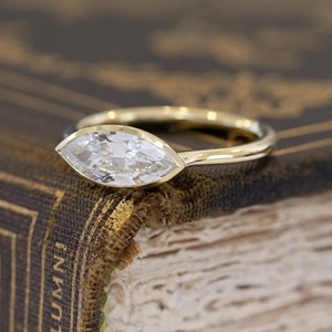 Anillo de Compromiso Solitario con Diamante Marquise de 2 Quilates, Cultivado en Laboratorio, Certificado IGI, Oro Amarillo Sólido de 14K, Engaste en Bisel - Product Image 4