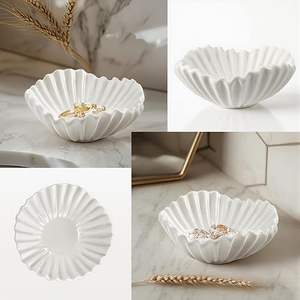 Ce bol en pierre, simple et élégant, combine fonctionnalité et esthétique, idéal pour les desserts ou comme pièce maîtresse. - Product Image 4