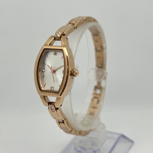 Reloj de Aleación Vintage para Mujer 0979-A con Movimiento de Cuarzo Japonés, Diseño de Caja Ovalada de Lujo, Elegante Reloj de Pulsera - Product Image 4