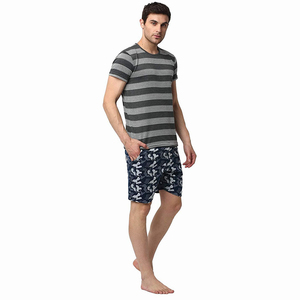 Ensemble décontracté d'été pour hommes - Couleur rouge, séchage rapide, design personnalisé, chemise et short non tissés pour jeunes - Product Image 3