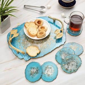 Plateau de service moderne en résine époxy sur mesure avec poignées dorées, finition miroir, compatible lave-vaisselle, pour restaurant, hôtel, mariage, fête - Product Image 1