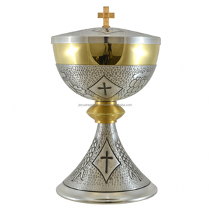 Ciborio de iglesia de metal con niquelado y acabado antiguo Diseño grabado de forma redonda Calidad Premium para beber - Product Image 6