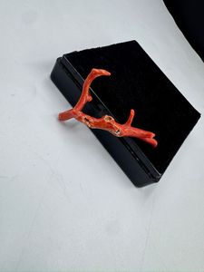 ลูกปัดปะการังแดงอิตาลีคุณภาพสูง รูปทรงกิ่งไม้ สำหรับทำเครื่องประดับ พลอยปะการังรูปทรงต้นไม้ คุณภาพสูง - Product Image 2