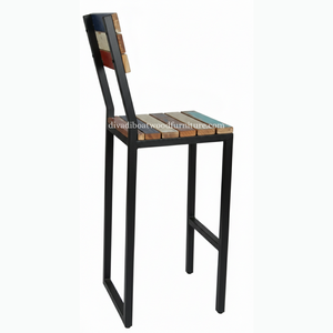 Chaise de bar en bois de bateau recyclé faite à la main, structure en fer noir, tabouret haut en bois recyclé, mobilier industriel écologique pour la cuisine - Product Image 3