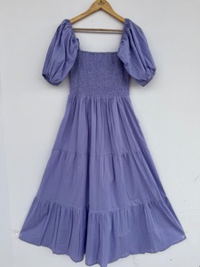 Robe longue pour femme violette à manches bouffantes, corsage smocké, coupe trapèze, en coton, ourlet évasé, couleur unie, tenue décontractée d'été, élégante et festive - Product Image 1