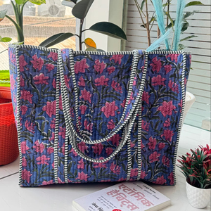 Bolso Tote Grande Acolchado de Algodón Hecho a Mano con Estampado Floral para Mujer, Accesorio de Moda de Verano con Hermoso Estampado de Flores, Regalo de Verano para Ella - Product Image 1