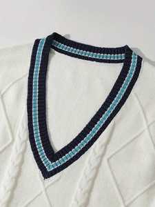 Gilet pull sans manches en maille torsadée col en V style preppy pour homme, couleur crème, style universitaire/cricket, avec bordure rayée contrastante, collection automne-hiver - Product Image 3