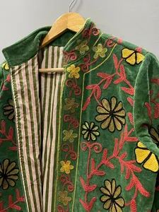 Ropa Étnica Premium para Mujer, Chaqueta de Terciopelo Verde Hecha a Mano, Bordado Floral, Trabajo Jaal, Manga Larga, Abrigo de Invierno - Product Image 5