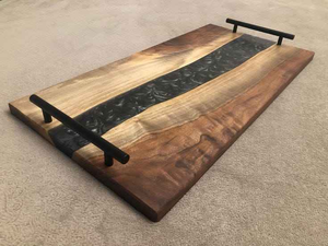 Bandeja de Servir de Madera de Nogal Macizo Hecha a Mano de Lujo con Resina Epoxi Ámbar y Asas de Metal Negro, Tabla de Charcutería para Hoteles y Restaurantes - Product Image 6