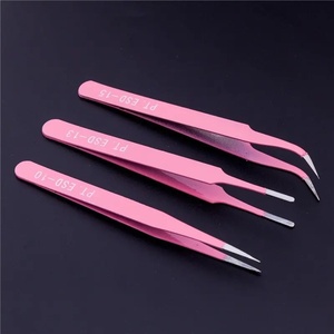 Pince à épiler de précision plaquée or, manche rose, pointe lisse pour l'application d'extensions de cils - Product Image 4