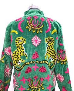 Chaqueta de Mujer con Bordado Floral en Terciopelo Verde Vibrante, Estilo Boho Chic, Abrigo de Invierno para Mujer - Product Image 3