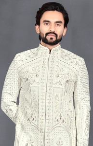 Traje Sherwani de diseñador en blanco marfil imperial, con diseño de cuadrícula de diamantes multipanel y arco herenciales, con código. - Product Image 2