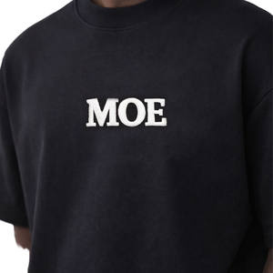 T-shirt homme coupe décontractée avec logo surpoosé sur la poitrine, en coton noir, pour fabrication OEM, marque privée, personnalisation en gros et fabrication de vêtements - Product Image 3