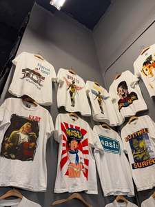 Camisetas vintage de los años 90 con estampados de bandas pop, ideales para revender, producto de gran venta en todas las plataformas en línea - Product Image 2