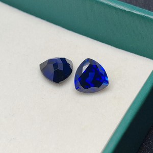 Saphir bleu royal de laboratoire taille trillion, pierre de naissance de septembre, pierre précieuse synthétique en vrac - Product Image 4