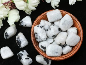 Pierres précieuses blanches, pierres roulées de forme libre pour la décoration de la maison, artisanat Feng Shui - Product Image 5