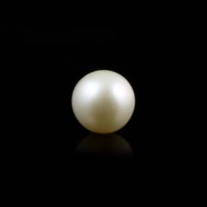 Loose Freshwater Pearl 5.05 Carat Oval White Gemstone for Fine Jewelry - Product Image 1