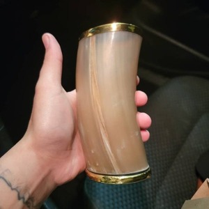 Coupe à boire viking en corne de buffle polie de haute qualité avec bordure en laiton, écologique, fabriquée à la main par un artisan indien - Product Image 3
