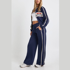 Conjunto de 2 Piezas para Mujer, Sudadera con Capucha y Pantalones, Estilo Deportivo, Felpa, Invierno, Algodón y Poliéster, Corte Holgado, Franja Lateral, ¡Oferta! - Product Image 1