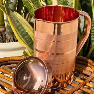 Carafe compacte en cuivre avec couvercle et ensemble de gobelets, vaisselle en métal pour servir l'eau et les jus, durable, réutilisable, pour la cuisine et la salle à manger - Product Image 1