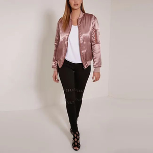 Blouson Bomber d'Hiver en Satin pour Femme avec Logo Personnalisé, Style Universitaire, Poches Utilitaires, Streetwear Brillant, Rembourré, Coupe-Vent Décontracté - Product Image 4