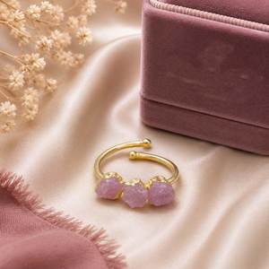Bague en perle noire authentique Ratnarachit, sculptée à la main, plaquée or 24 carats, en laiton, pour fiançailles, enterrement de vie de jeune fille et mariage - Product Image 6