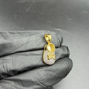Pendentif Bébé Bottine en Argent 925 avec Moissanite et Nœud Papillon en Strass Micro-Pavé, Cadeau Unisexe - Product Image 4