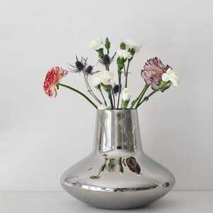 Florero Metálico Profesional Adecuado para Oficinas Corporativas, Áreas de Recepción y Decoración Floral Interior - Product Image 1