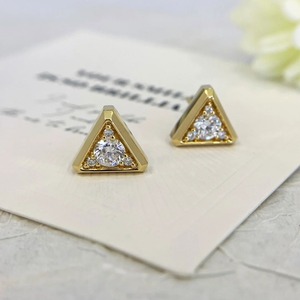 Pendientes Triangulares con Moissanita en Plata 925, Engaste de Puntas, Diseño Geométrico Clásico, Joyería Unisex - Product Image 1